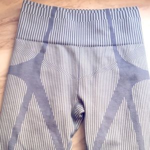 Fabletics Madelaine Petsch leggings Seamless fabric. blue-and-yellow XS $89